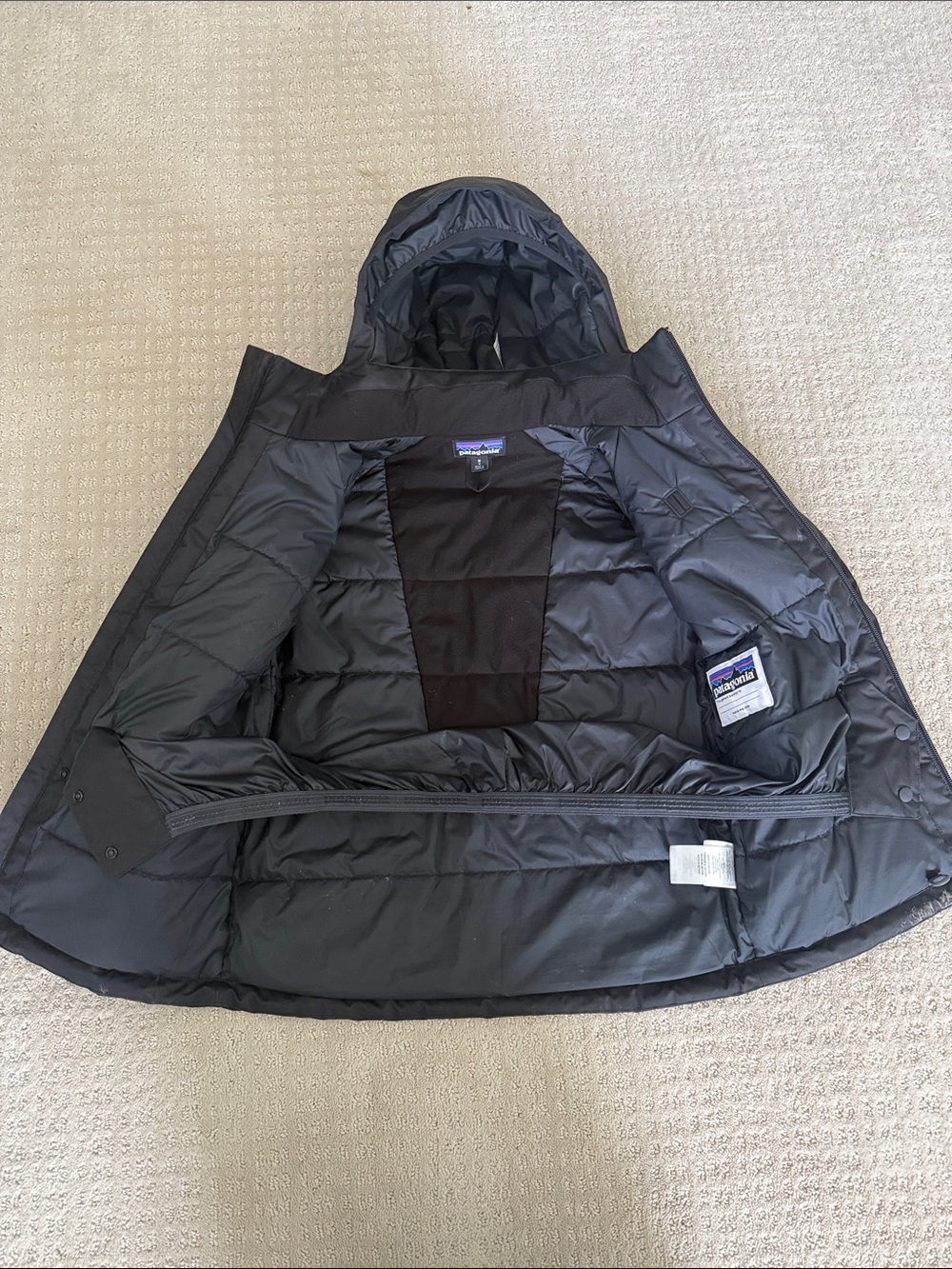 Patagonia winter coat black - size medium (10) - Picture 6 of 10